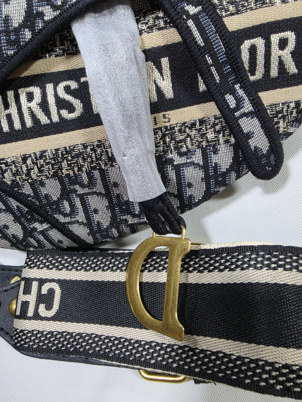 Black & Cream Crossbody Bag with Removable Strap - Picture 4 of 5